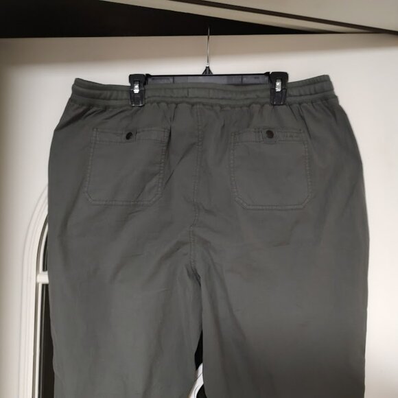 New L.L. Bean Ripstop Dark Green Pull On Capri Pants Size Women's 1X - Picture 3 of 4